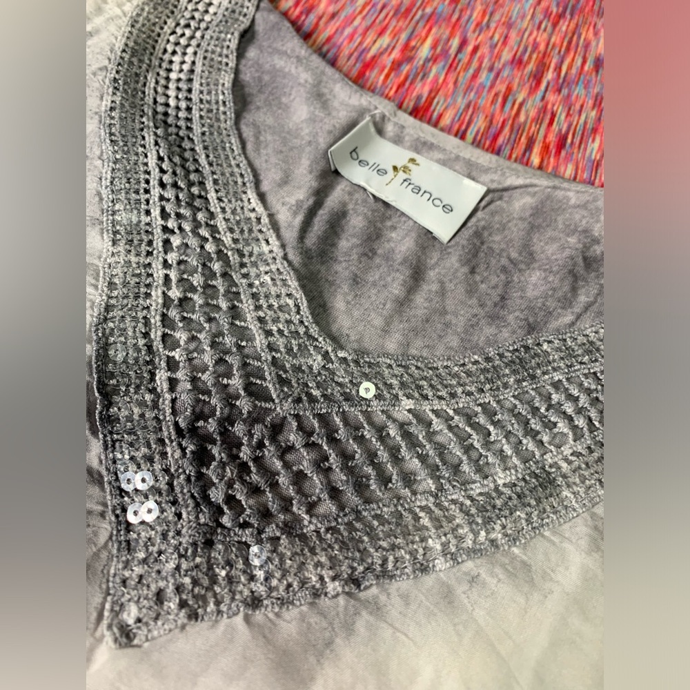 Elegant Gray and White Women's Top - Picture 12 of 15